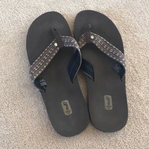 Men’s Teva brown flip flops.